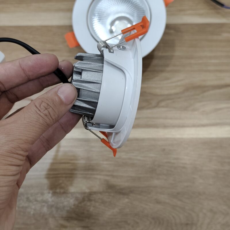 Hộp đựng sản phẩm Luzera chính hãng