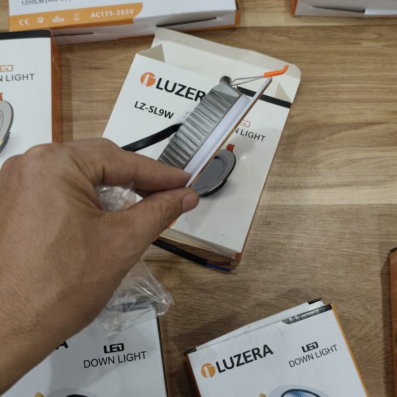 Kho hàng đèn led Luzera