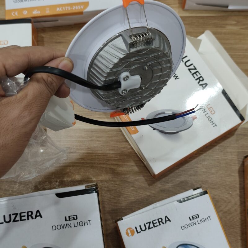 Mặt sau đèn 12W viền vàng