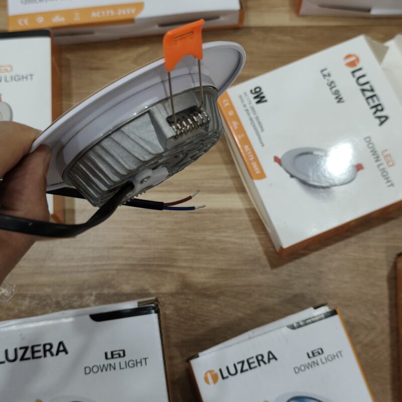 Cận cảnh viền vàng tinh xảo