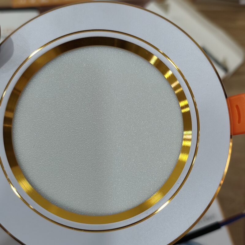 Lắp đặt đèn âm trần Luzera