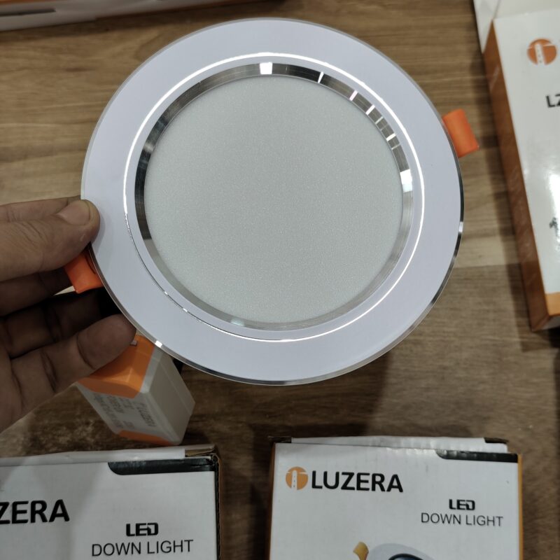 Đèn âm trần Luzera hoàn thiện