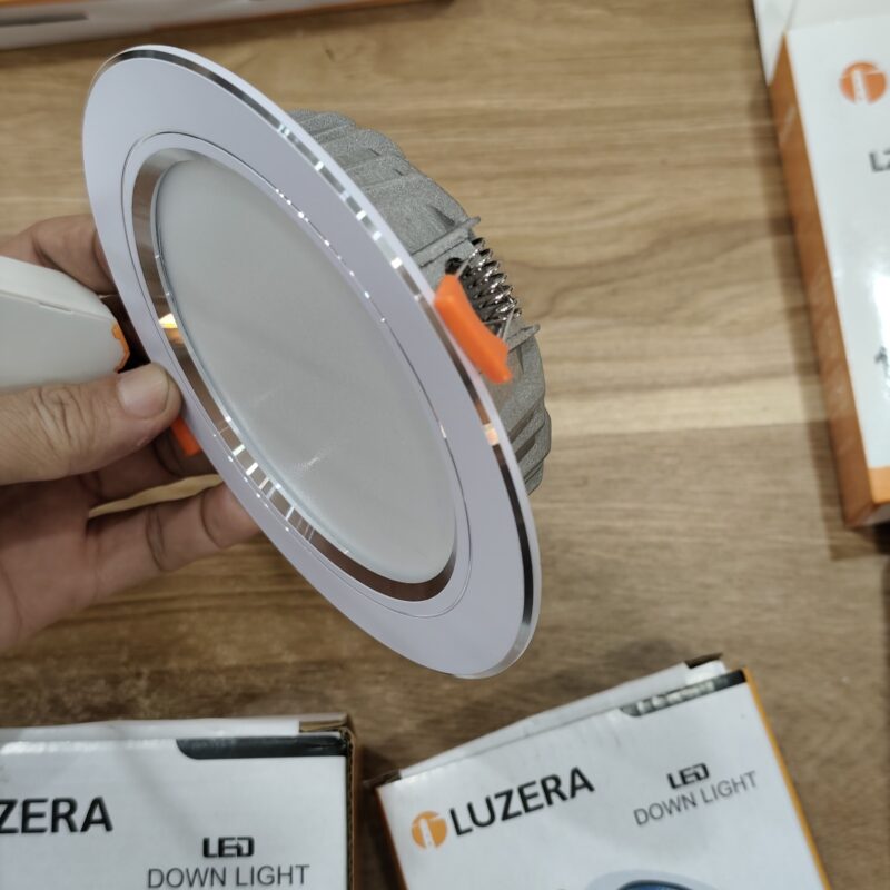 Mặt sau tản nhiệt đèn âm trần Luzera 12w